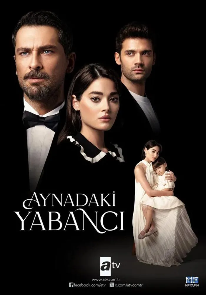 مسلسل غريب في المرآة مترجم